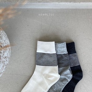 캐주얼 얇은 줄무늬 남성중목양말 Thin Stripe Middle Man Sock